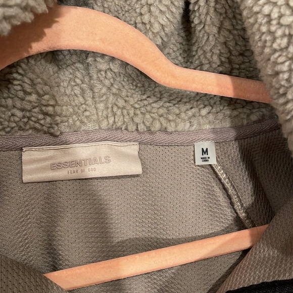 Sold ESSENTIALS - FEAR OF GOD
2022 Polar Fleece Half Zip Hoodie
Size M/L - Picture 6 of 11